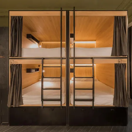 Globe Runner Rooms & Dorms-2