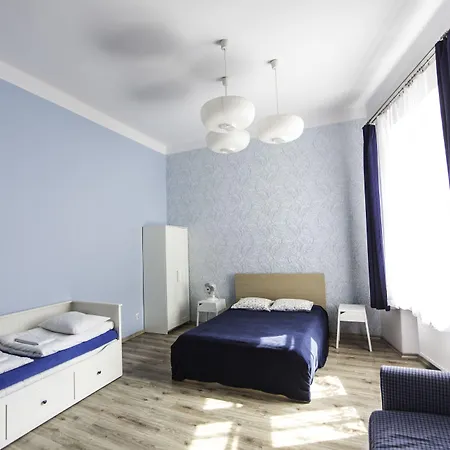 Dizzy Daisy Hostel-3