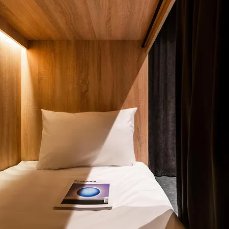 Globe Runner Rooms & Dorms-3
