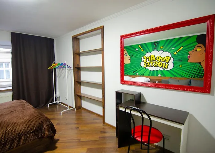 Pop Art Hostel Rynok Sq Львів